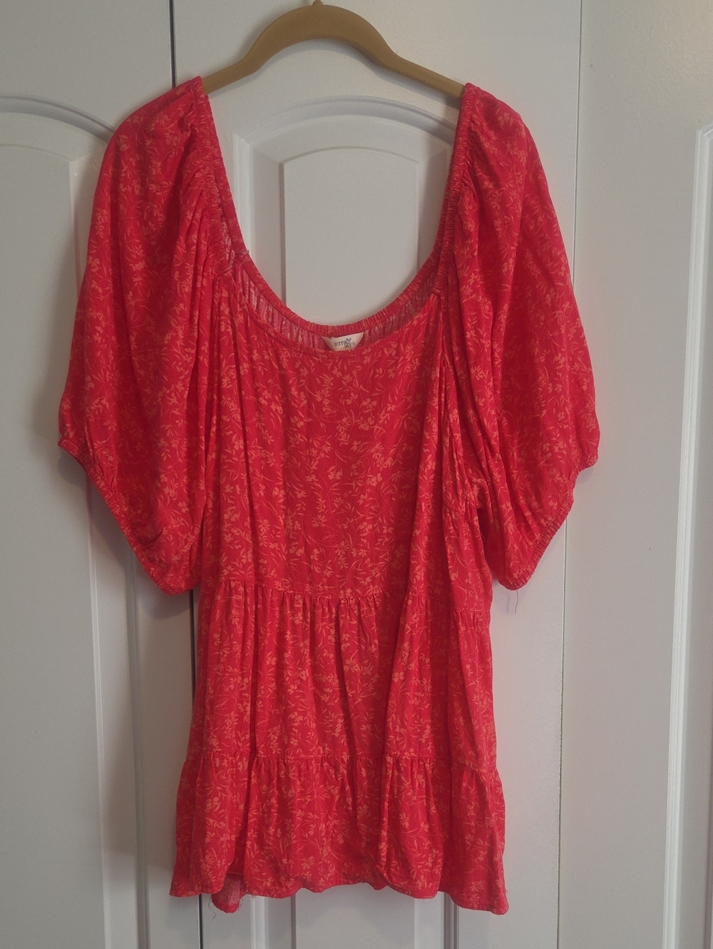 Women's Coral Puff-Sleeve Tiered Tunic